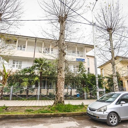 Hotel Sabina Гагра Екстериор снимка