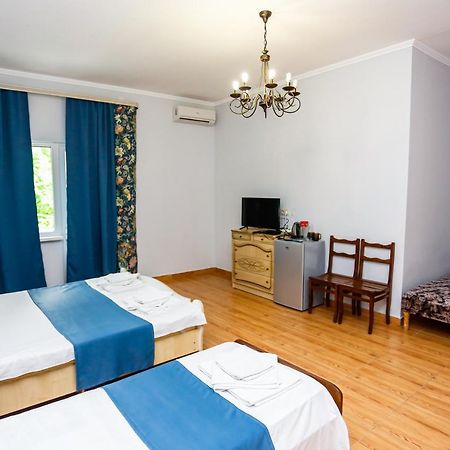 Hotel Sabina Гагра Екстериор снимка