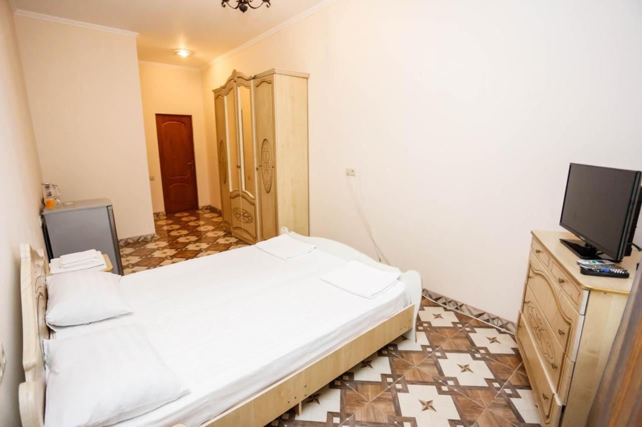 Hotel Sabina Гагра Екстериор снимка