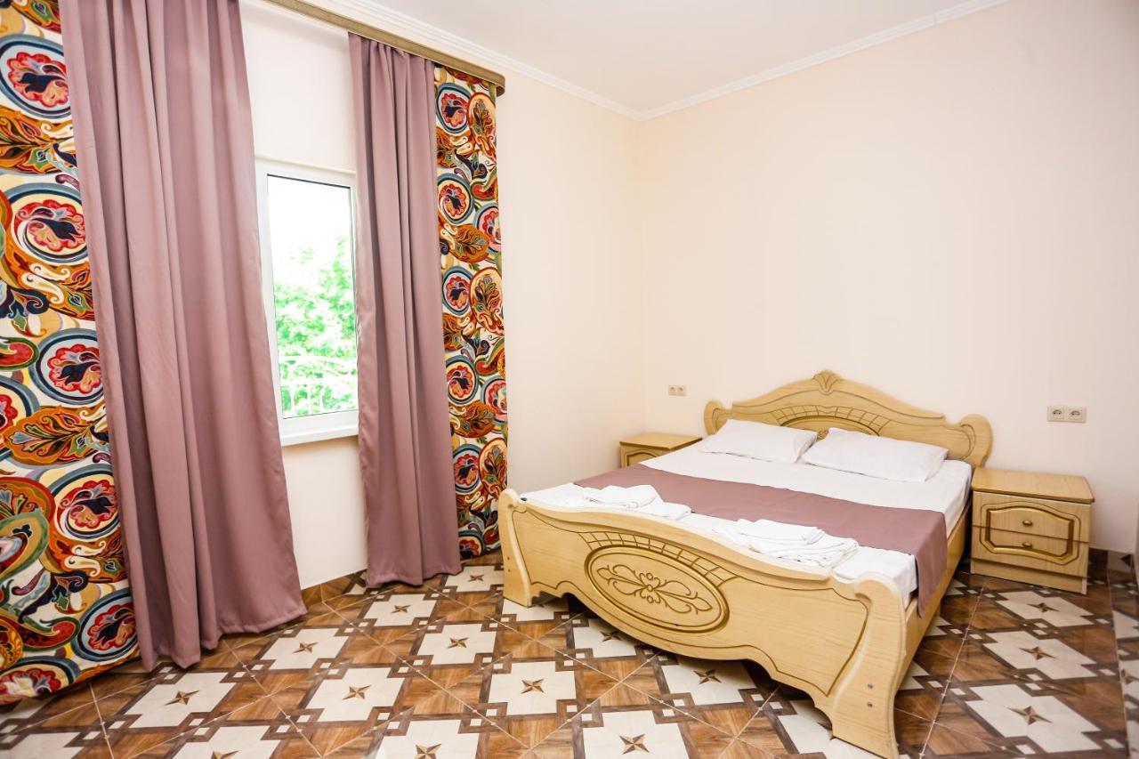 Hotel Sabina Гагра Екстериор снимка