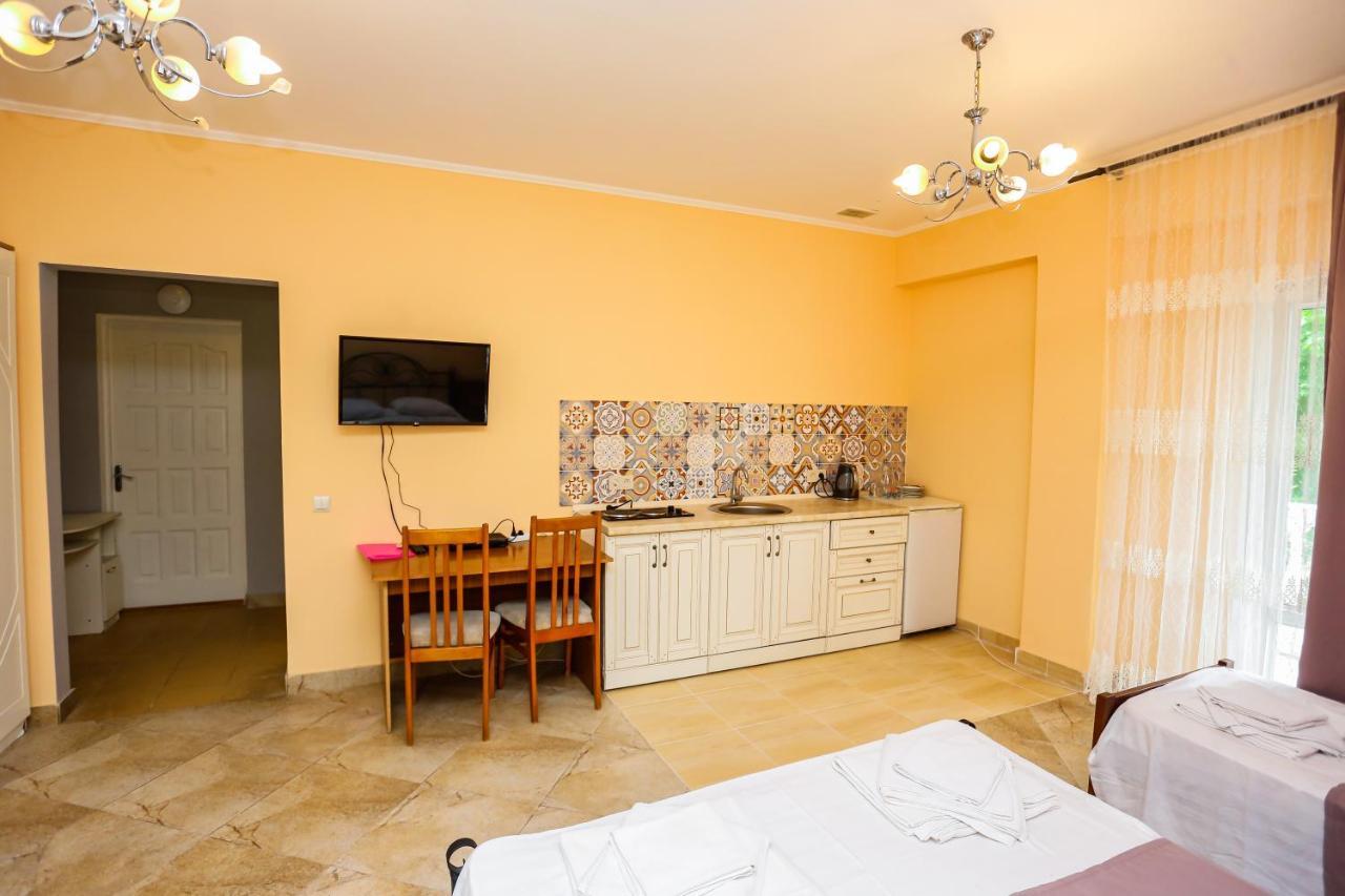 Hotel Sabina Гагра Екстериор снимка