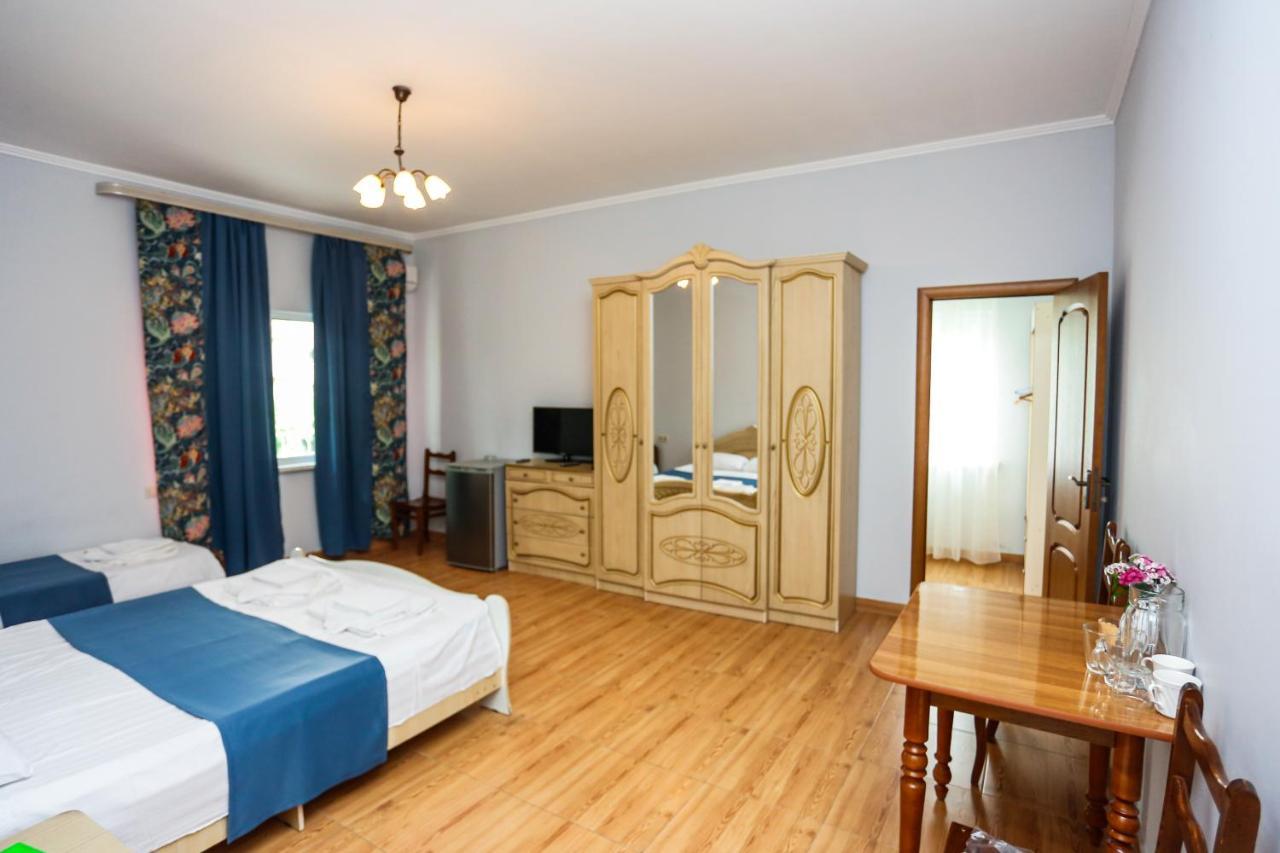 Hotel Sabina Гагра Екстериор снимка