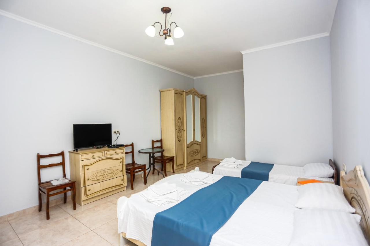 Hotel Sabina Гагра Екстериор снимка