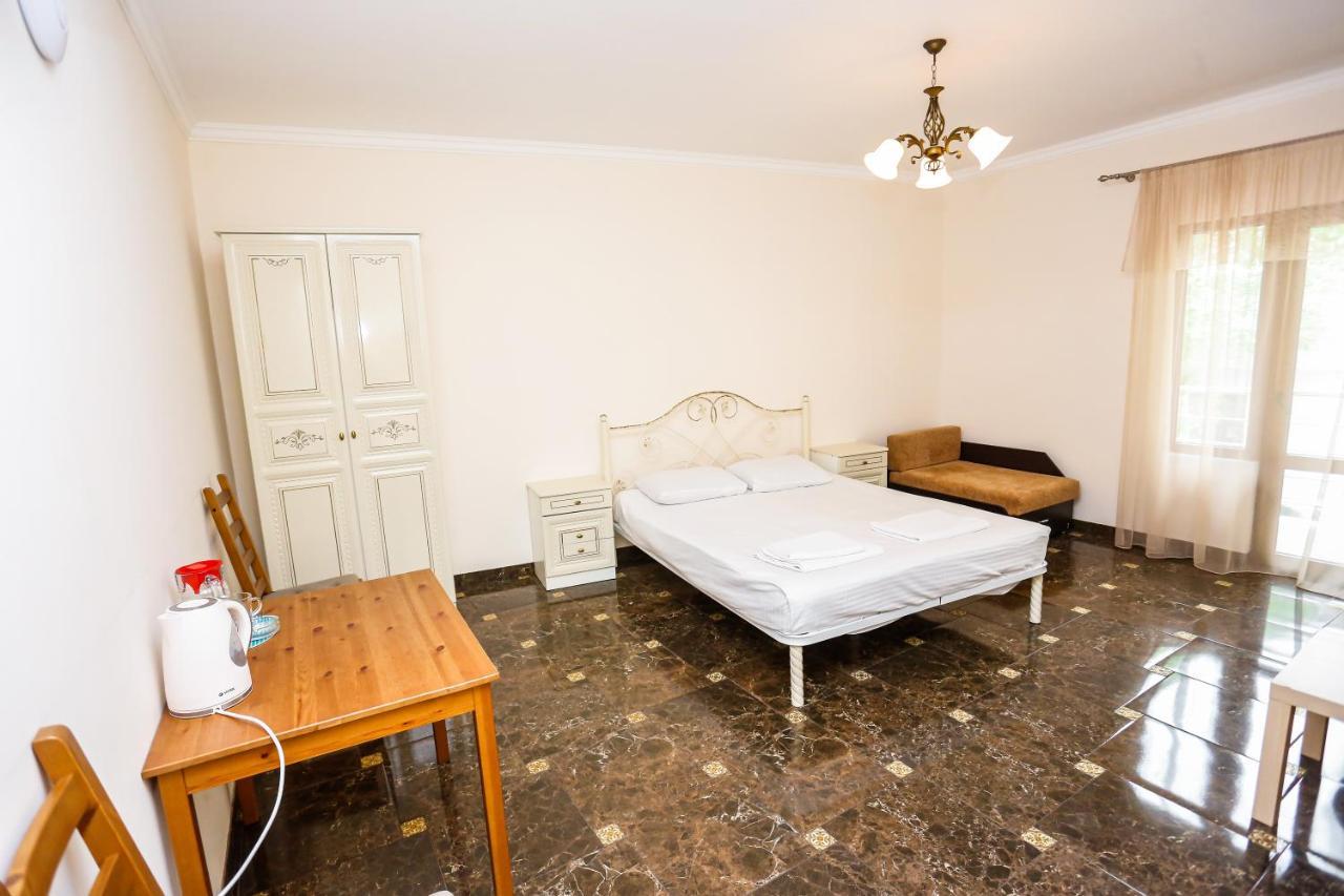 Hotel Sabina Гагра Екстериор снимка
