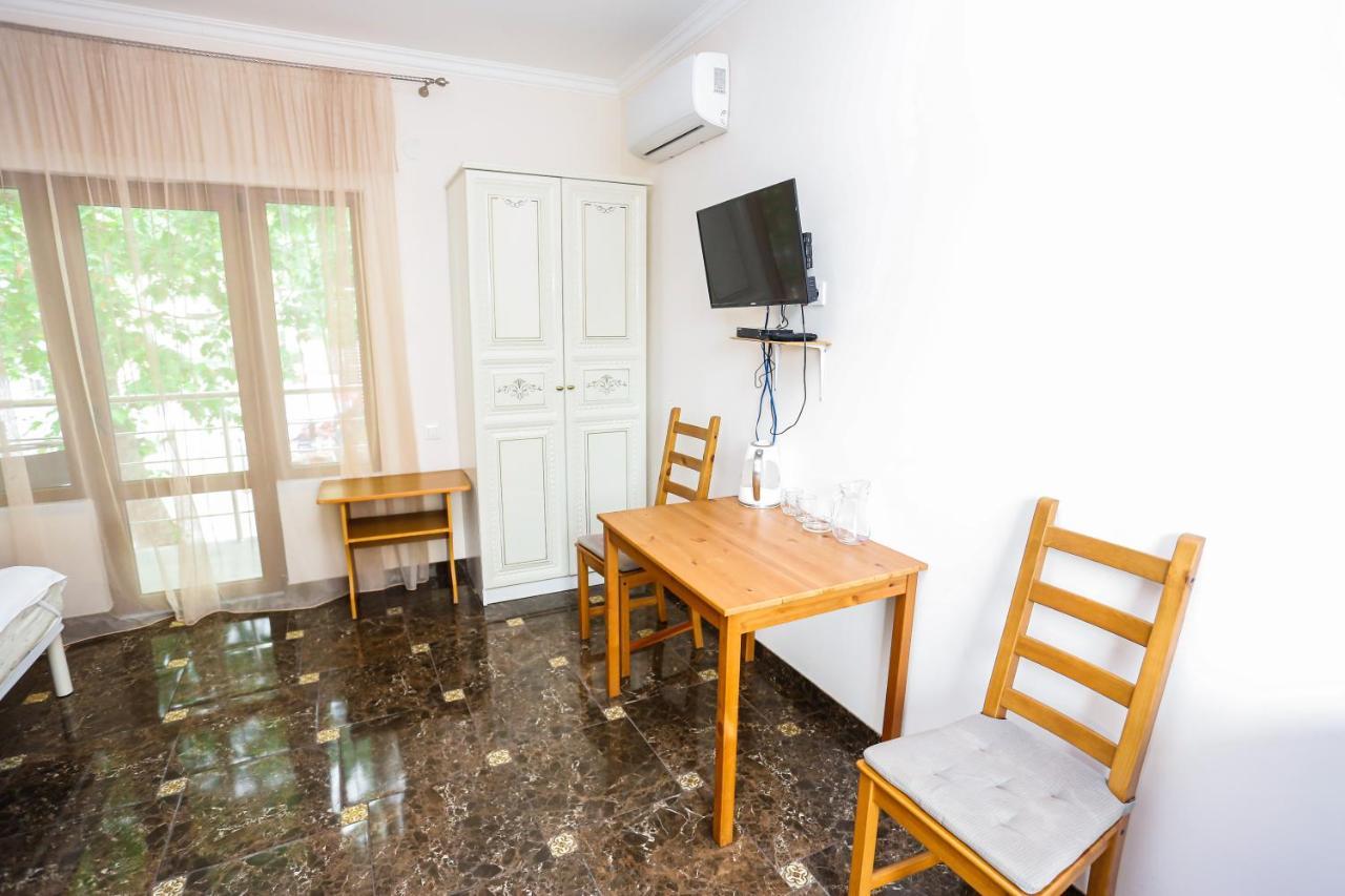 Hotel Sabina Гагра Екстериор снимка