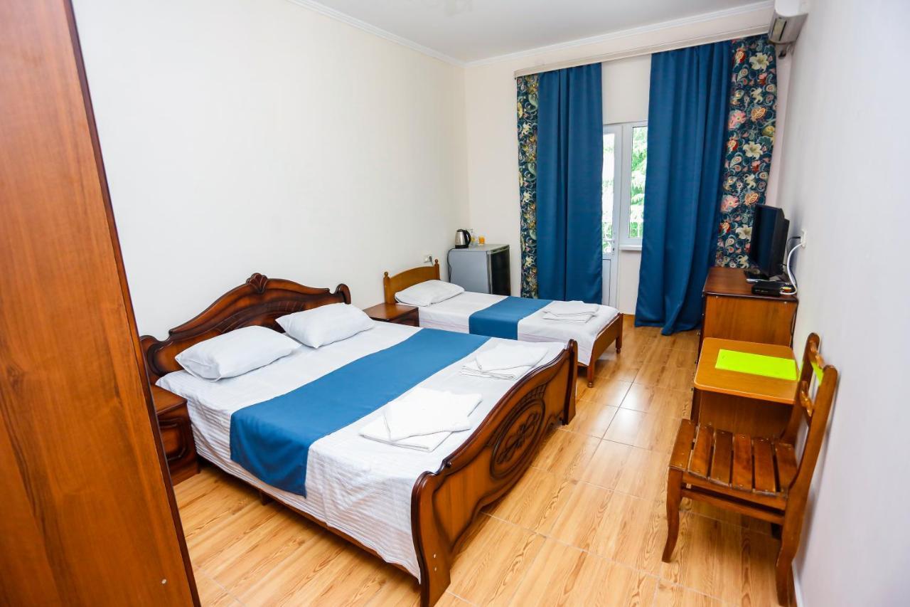 Hotel Sabina Гагра Екстериор снимка